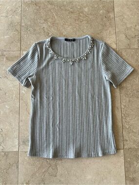 Light Grey Embellished Scoop Neck Ribbed Short Sleeve Top in size M